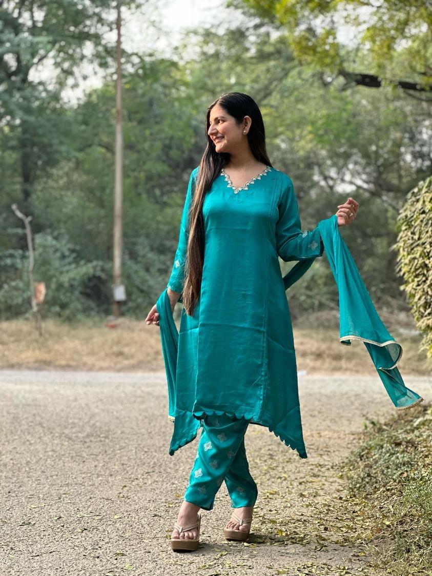 Silk Kurti With Foil Printed Pants And Dupatta