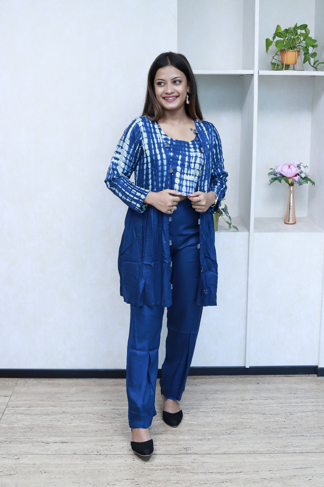 Tie Dye Printed Boxy Crop Top With Pants And Jacket