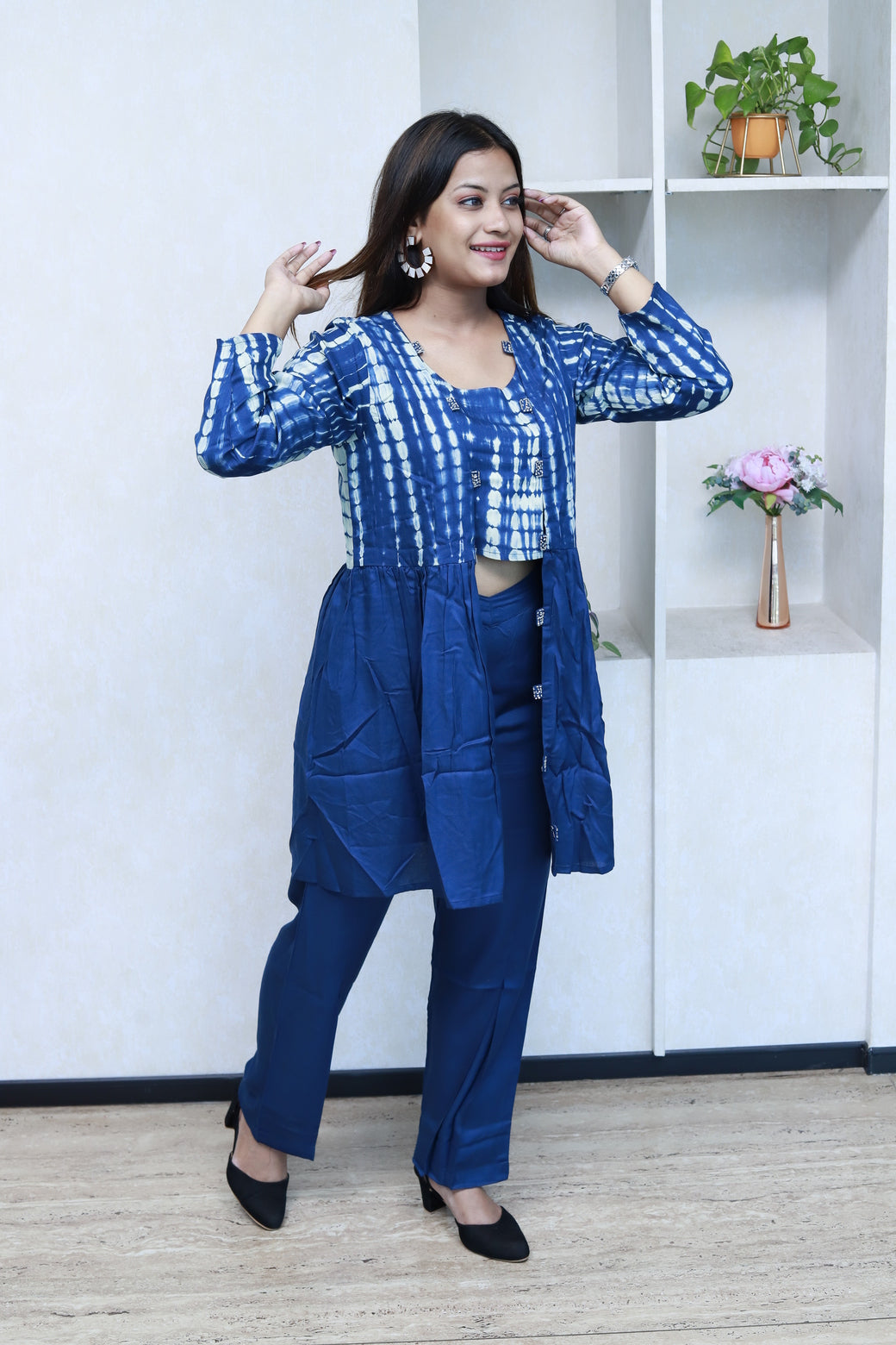 Tie Dye Printed Boxy Crop Top With Pants And Jacket