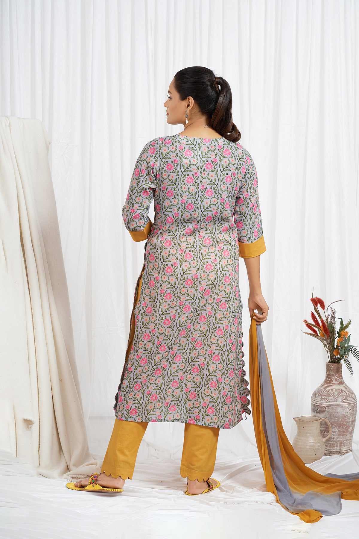 Floral Printed Kurti And Two Tone Colour Dupatta