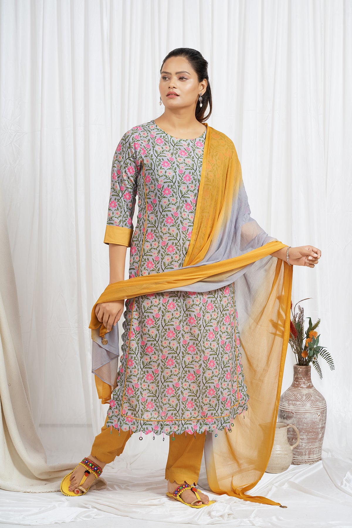 Floral Printed Kurti And Two Tone Colour Dupatta