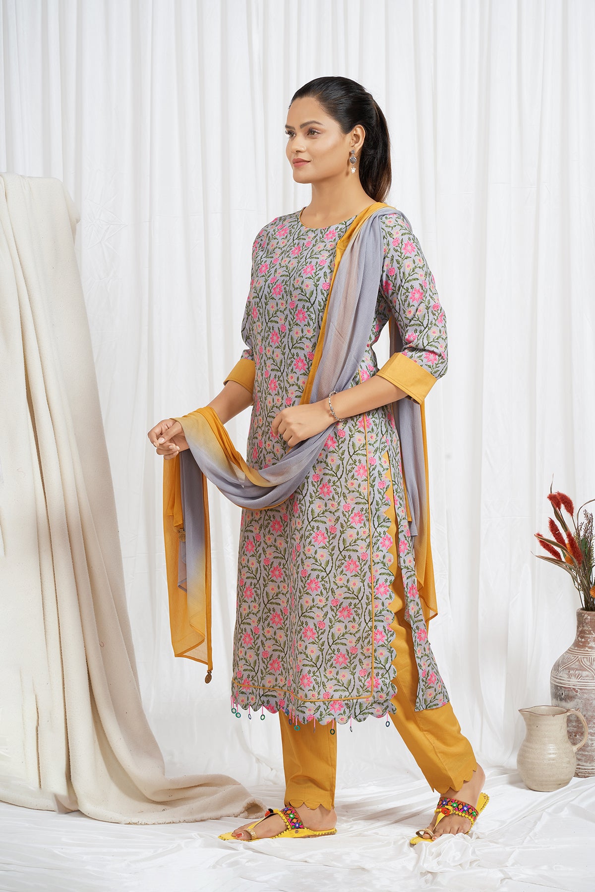 Floral Printed Kurti And Two Tone Colour Dupatta