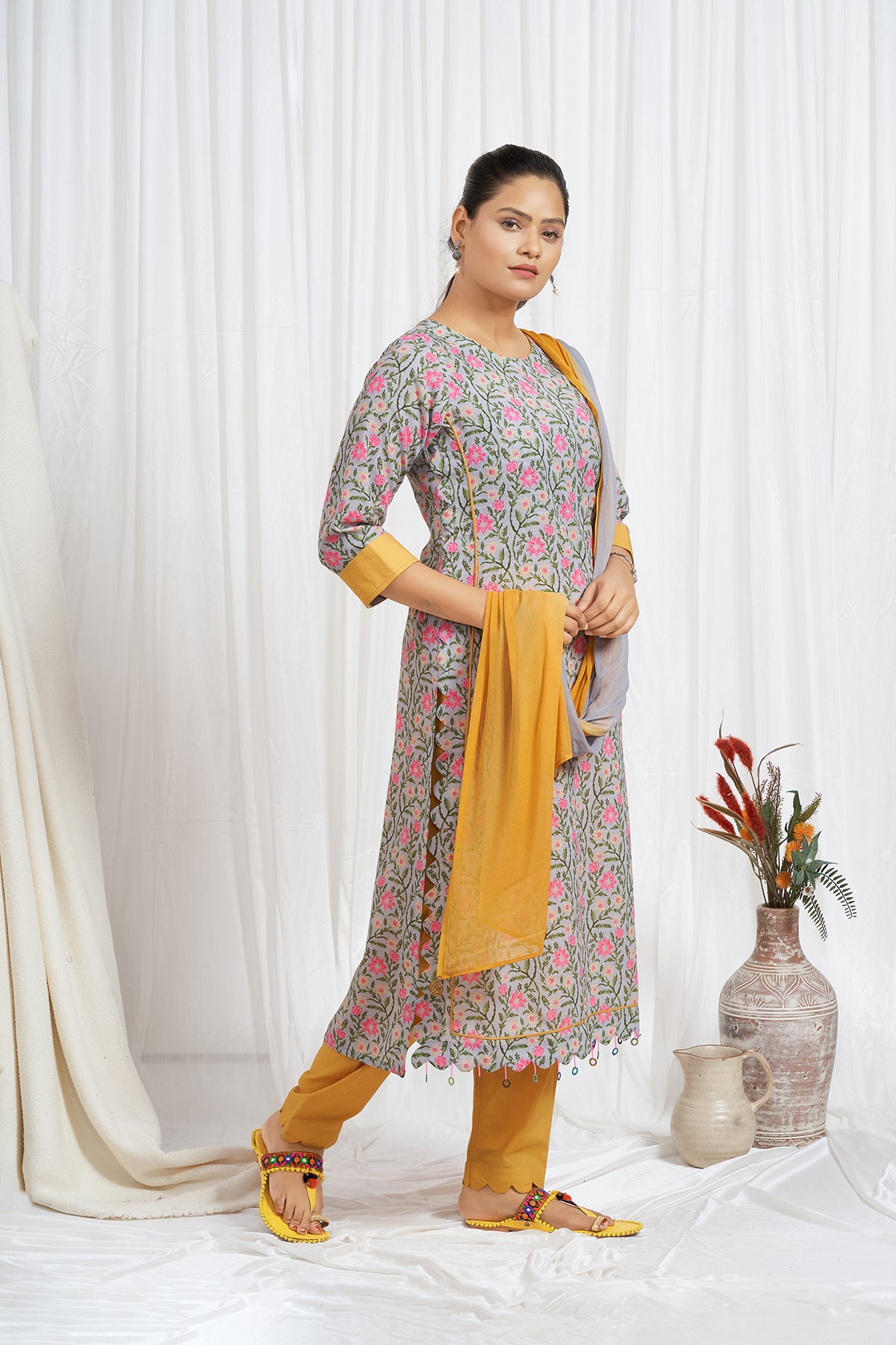 Floral Printed Kurti And Two Tone Colour Dupatta