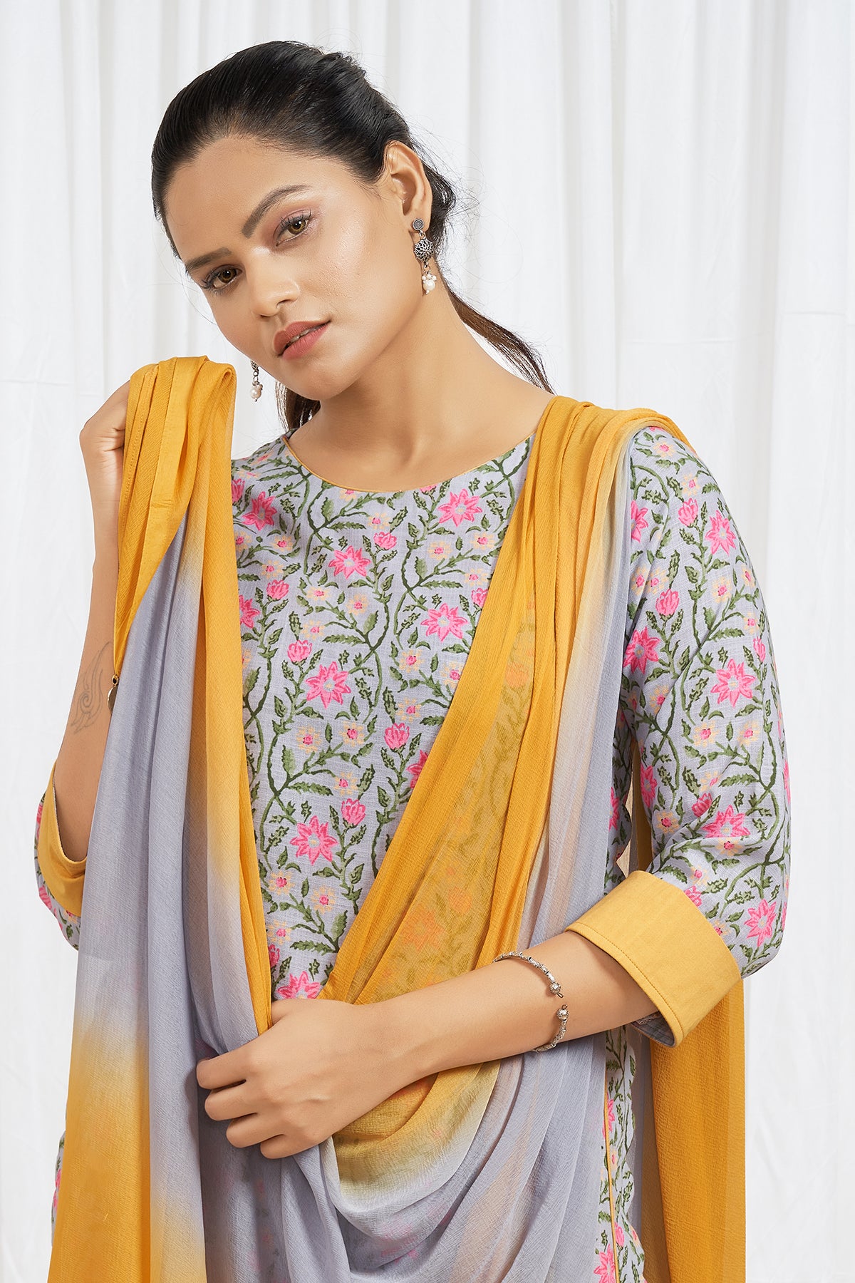 Floral Printed Kurti And Two Tone Colour Dupatta