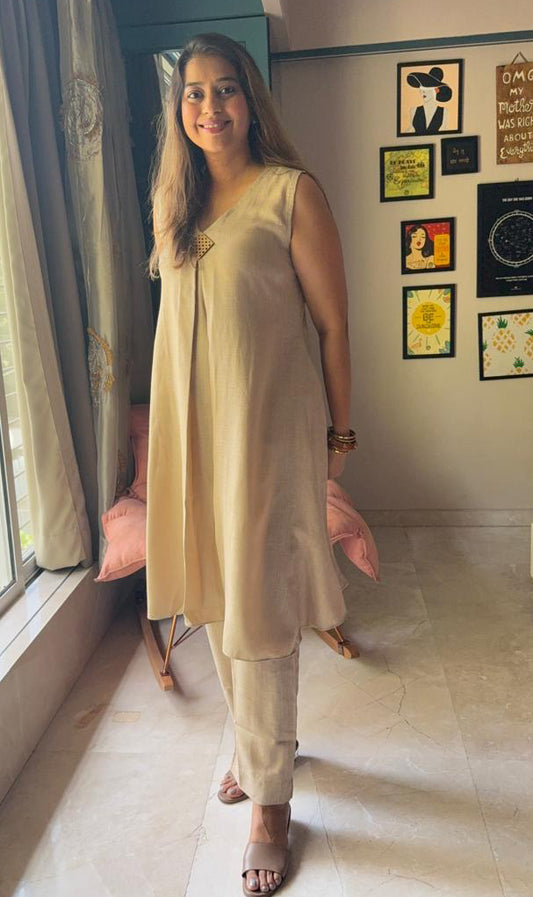 Beige Linen Kurti Set with Pockets & Separate Sleeves