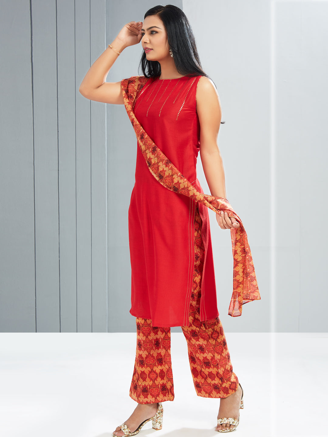 Kurti with Printed Parallel Pants And Dupatta